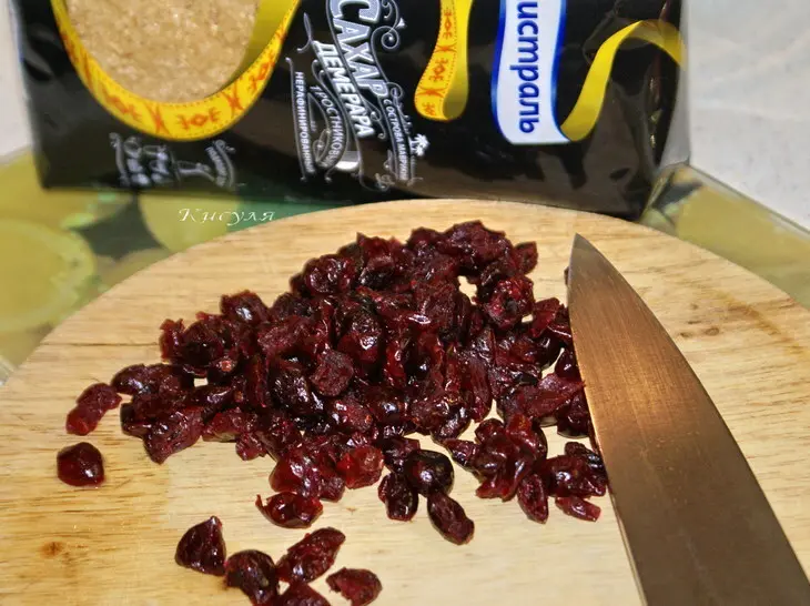 Овсяное печенье с шоколадом и вяленой клюквой: шаг 3
