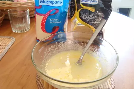 Кекс манный с какао и сиропом: шаг 1