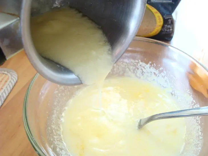 Кекс манный с какао и сиропом: шаг 2