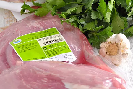 Шашлычки-гриль с сырокопченой грудинкой в зеленом маринаде: шаг 1