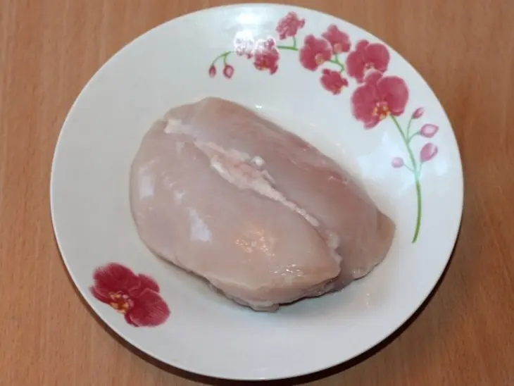 Сырная закуска с курицей и зеленью: шаг 1