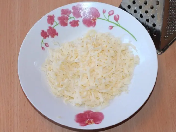 Сырная закуска с курицей и зеленью: шаг 2