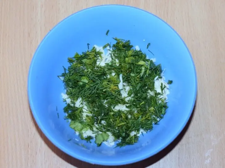 Сырная закуска с курицей и зеленью: шаг 3