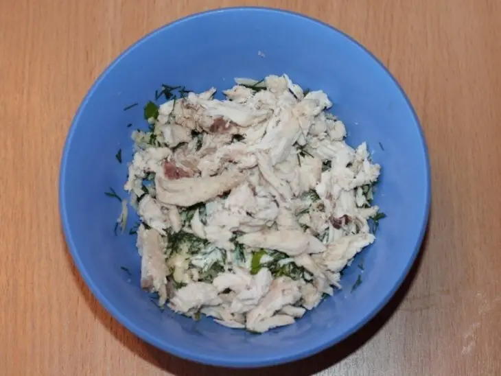 Сырная закуска с курицей и зеленью: шаг 5