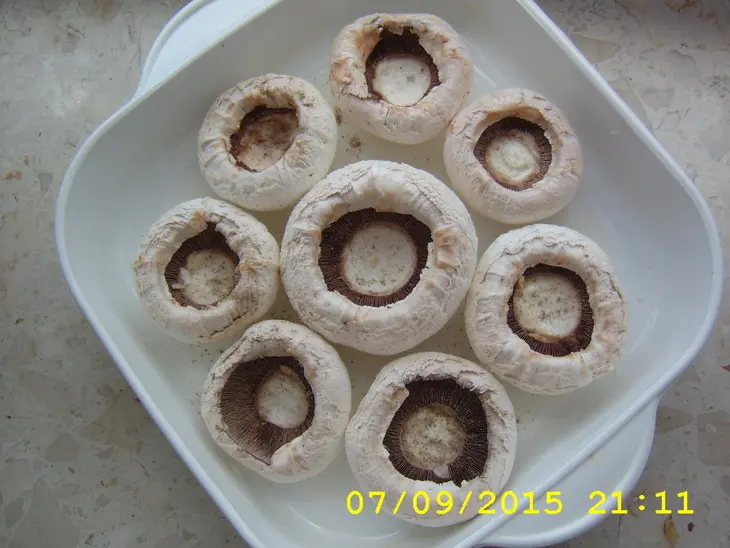 Яичница в грибах: шаг 3