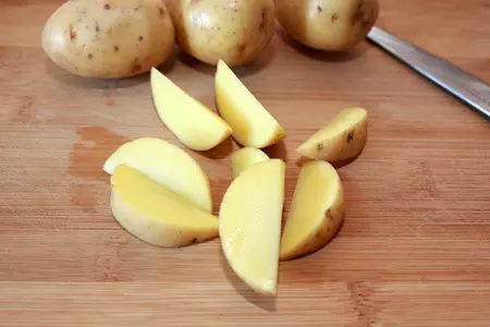 Теплый картофельный салат "по-деревенски": шаг 1
