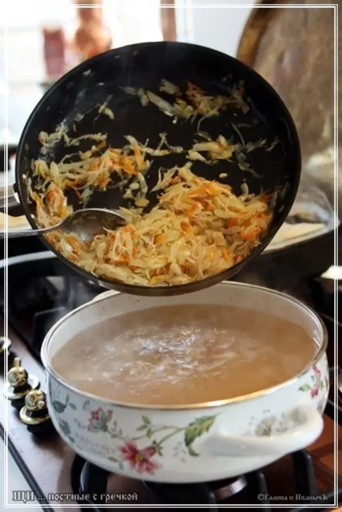 Щи постные ... с гречкой. но из квашеной капусты: шаг 10