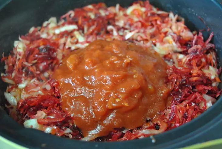 Борщ из квашенной капусты с чесночными свинками: шаг 4