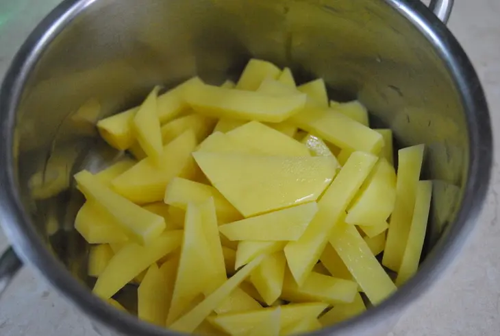 Борщ из квашенной капусты с чесночными свинками: шаг 6