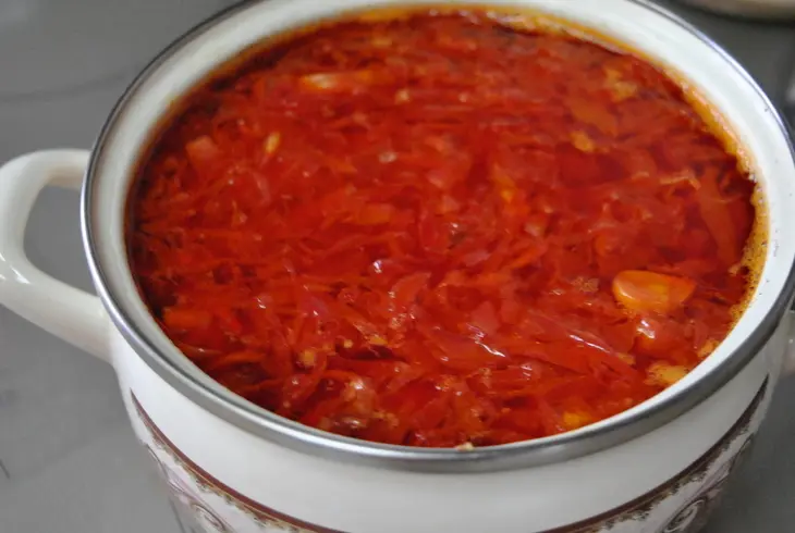 Борщ из квашенной капусты с чесночными свинками: шаг 8