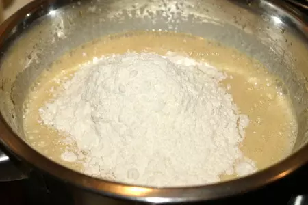 Медовый торт с черносливом и грецкими орехами: шаг 3