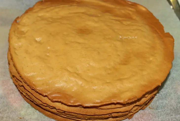 Медовый торт с черносливом и грецкими орехами: шаг 7
