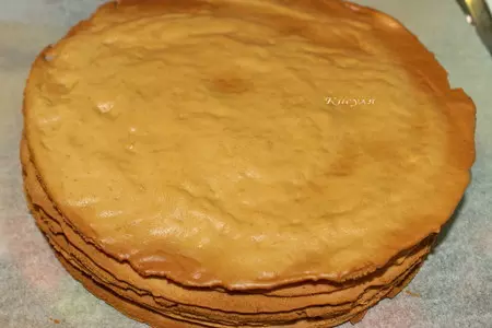 Медовый торт с черносливом и грецкими орехами: шаг 7