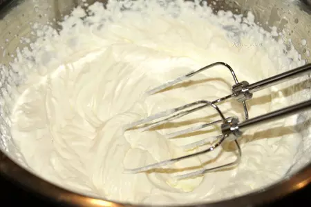 Медовый торт с черносливом и грецкими орехами: шаг 10