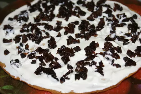 Медовый торт с черносливом и грецкими орехами: шаг 11