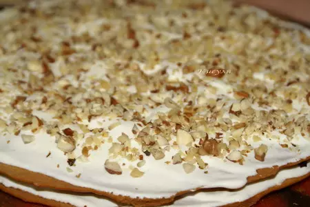 Медовый торт с черносливом и грецкими орехами: шаг 12