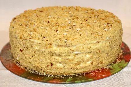 Медовый торт с черносливом и грецкими орехами: шаг 14
