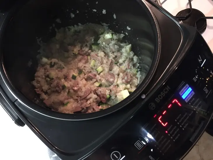 Цукини жареный с рисом и куриными сердечками: шаг 2