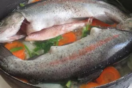 Форель речная тушёная с овощами: шаг 3