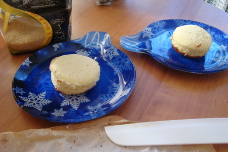 Бисквитное пирожное на йогурте со взбитыми сливками и малиной: шаг 4
