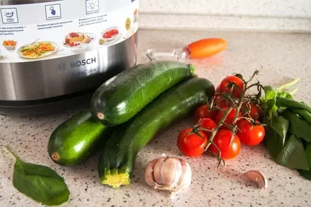 Паста из цукини с черри и облегченным соусом песто: шаг 1