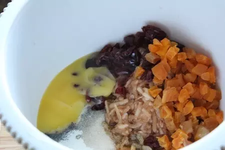 Маково-фруктовый торт с карамелизированными овсяными хлопьями и яблоками под глазурью  (без муки!!!): шаг 5