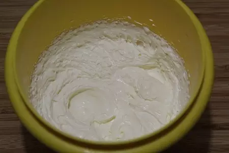 Торт-мусс с пошированными в красном вине и апельсиновом соке грушами: шаг 6