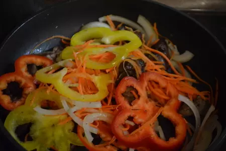 Тёплый салат из куриной печёнки с овощами: шаг 2