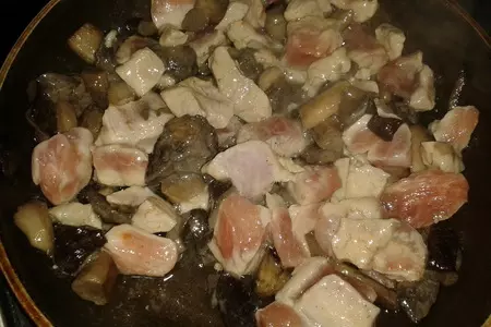 Жаркое в горшочках  из свинины с грибами и овощами: шаг 1