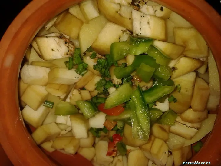 Жаркое в горшочках  из свинины с грибами и овощами: шаг 3