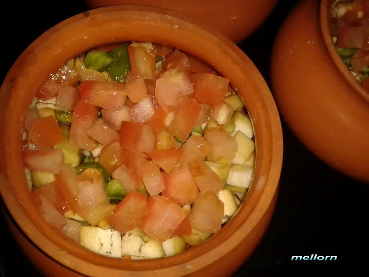 Жаркое в горшочках  из свинины с грибами и овощами: шаг 4