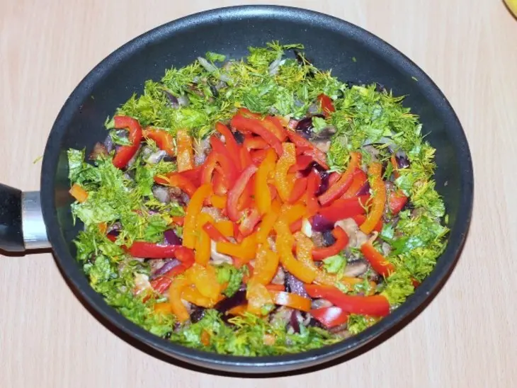 Мясо с картофелем в сметанно-томатном соусе: шаг 5