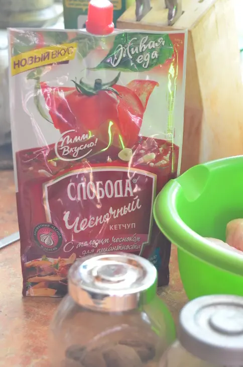 Куриные крылышки в пикантном томатном маринаде: шаг 2
