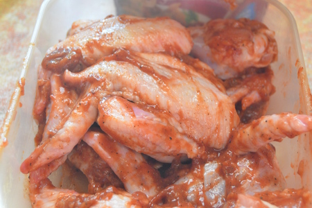 Куриные крылышки в пикантном томатном маринаде: шаг 3