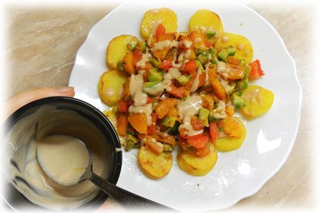 Теплый овощной салат с томатно-сливочной заправкой : шаг 12