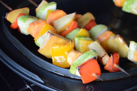 Рыбные палочки с фруктово-овощными кебабами: шаг 8
