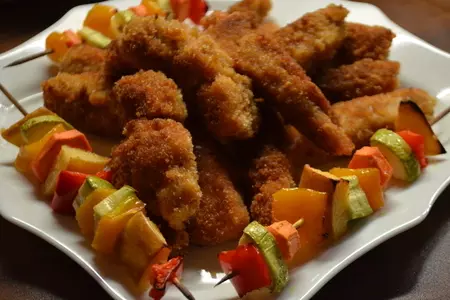 Рыбные палочки с фруктово-овощными кебабами: шаг 9