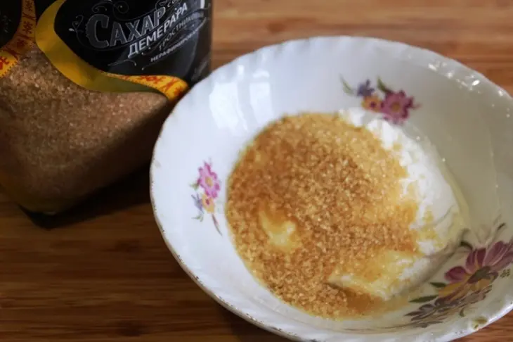 Десерт из хурмы,сливочного мусса, белого шоколада и морковной стружки: шаг 6