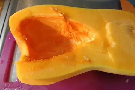 Тыквенные маффины с орехами и клюквой: шаг 3