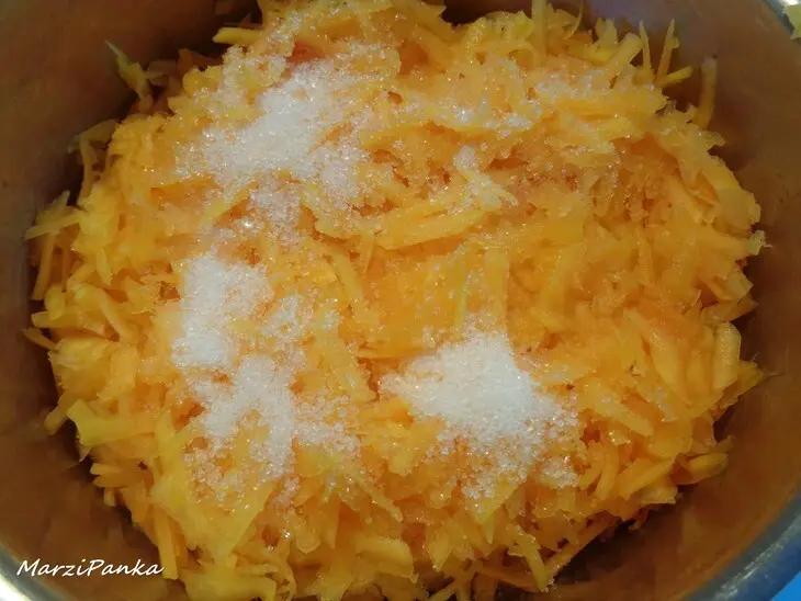 Тыквенные маффины с орехами и клюквой: шаг 5