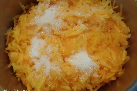 Тыквенные маффины с орехами и клюквой: шаг 5