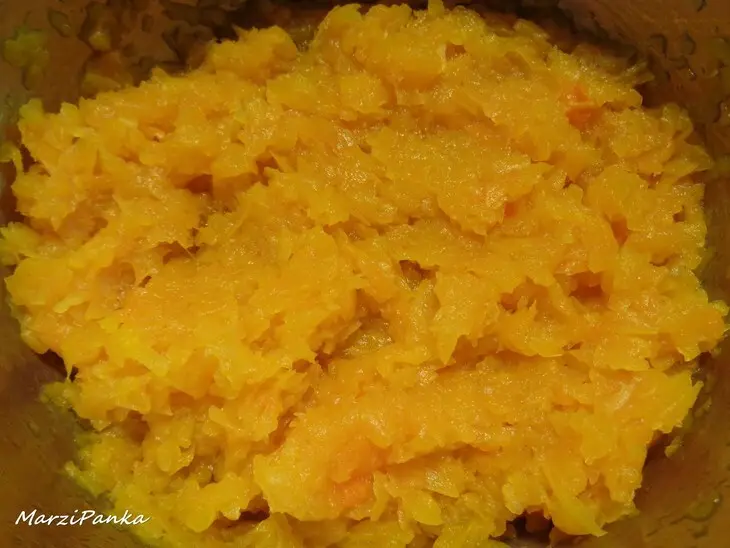 Тыквенные маффины с орехами и клюквой: шаг 6