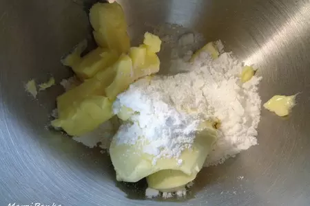 Тыквенные маффины с орехами и клюквой: шаг 16