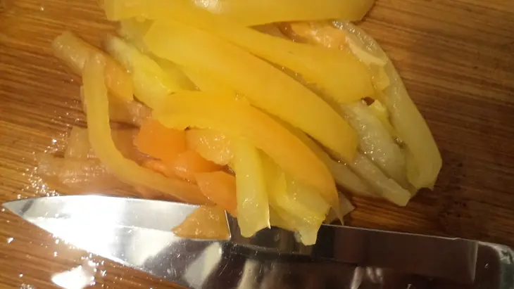 Фаршированные кальмары с овощами и томатным кетчупом: шаг 2