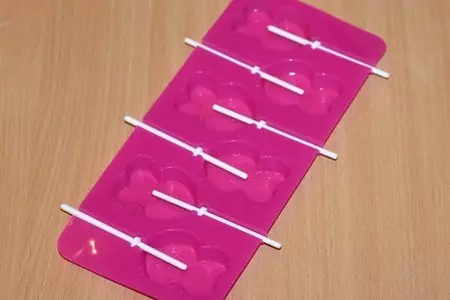 Леденцы на палочке "фруктовые": шаг 4