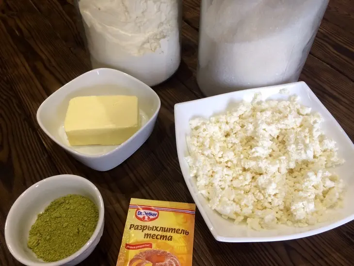 Творожные печенья елочки с чаем матча: шаг 1