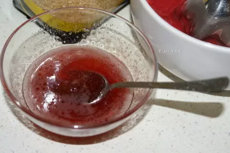 Конфеты с муссовой начинкой и малиной: шаг 2