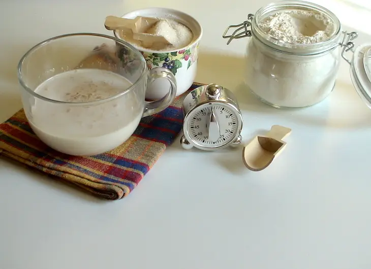 Круглый рулет со сливой и изюмом: шаг 1