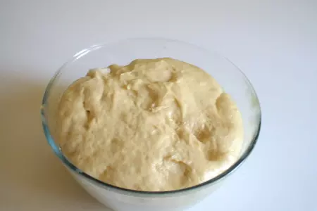 Круглый рулет со сливой и изюмом: шаг 4
