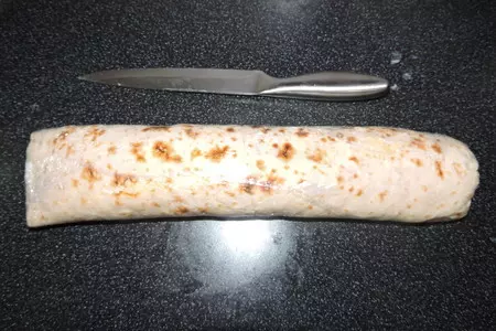 Рулет из лаваша с яйцом,да с огурцом!: шаг 6